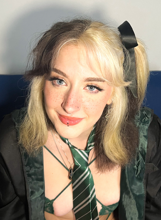 Follow Sunflower Doll on CosplayXGirls