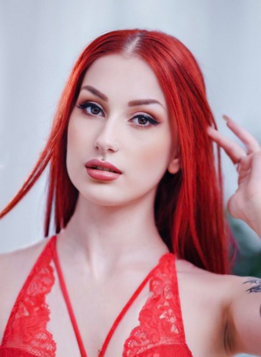 Follow Gigi Rouge on CosplayXGirls