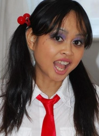 Follow Amira De Leon on CosplayXGirls